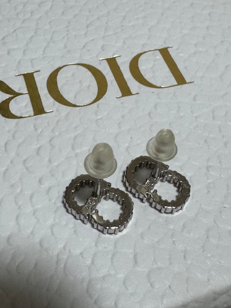【正規品】DIOR 両耳ピアス (箱、布入れ物付き)