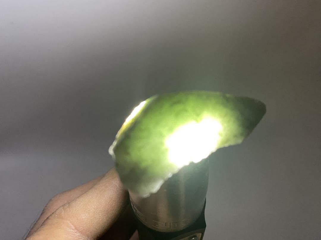 翡翠 ヒスイ 糸魚川 11g 青翡翠 水色 スカイブルー 透過 原石 天然