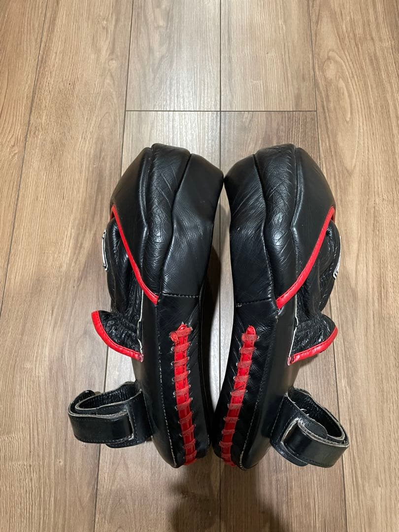 RRRWINDY キックミット 黒/赤 フリーサイズ