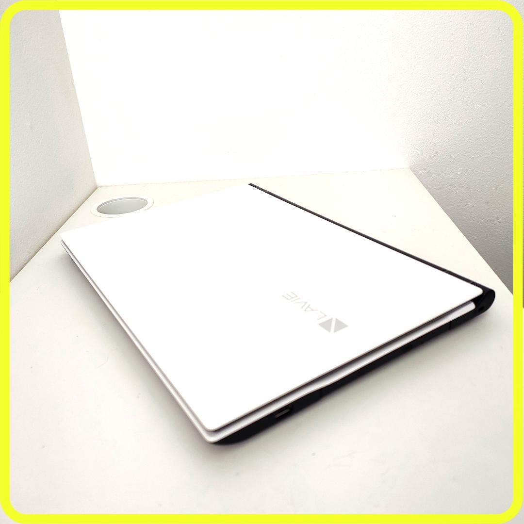 白　新品SSD256GB⭐️windows11 ノートパソコン　カメラ　788