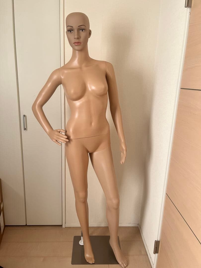 肌色女性マネキン 片手ポーズ