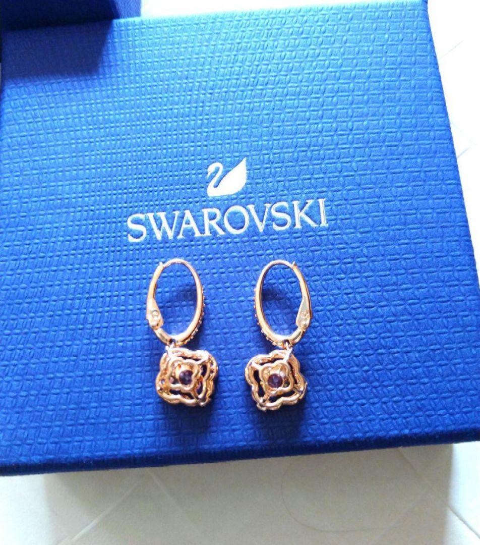 スワロフスキー新品 Sparkling ピアス Swarovski