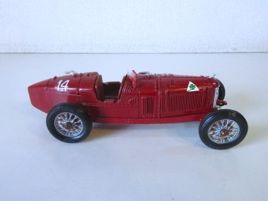 Mebe Toys (1/24) アルファロメオ Grand Prix P2