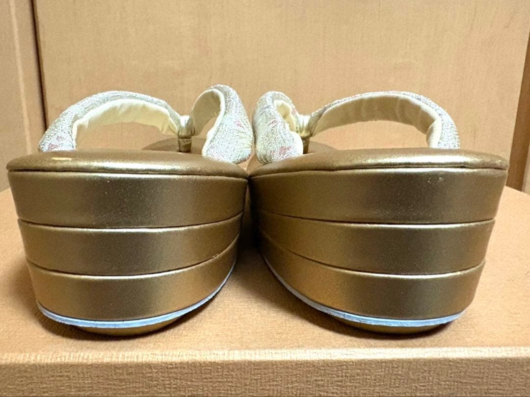 和装バッグ＆草履セット　フリーサイズ　ゴールド＆ホワイト系