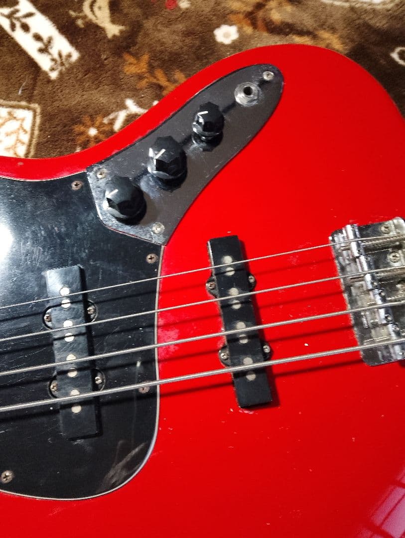 赤色エレキベースTrcumph Sonic MASTER ジャズベースタイプ