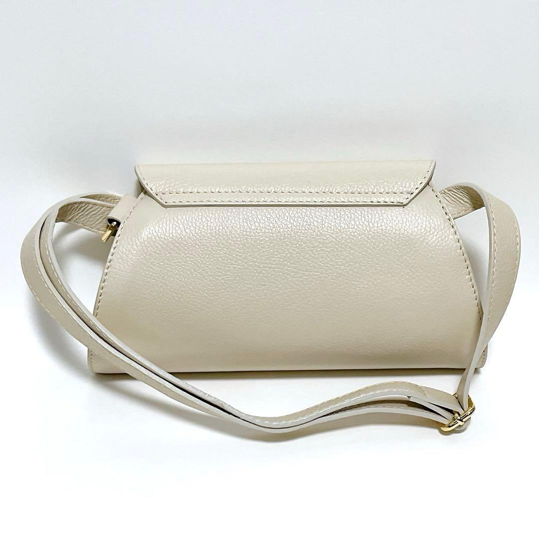 AULENTTI　DOショルダーBAG　オフホワイト　牛革　シュリンクレザー