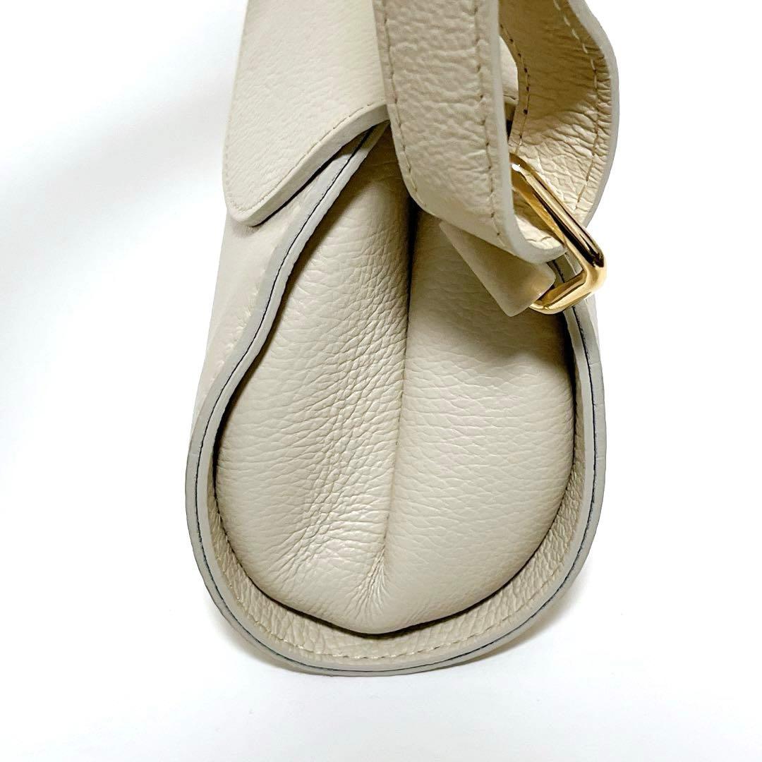 AULENTTI　DOショルダーBAG　オフホワイト　牛革　シュリンクレザー