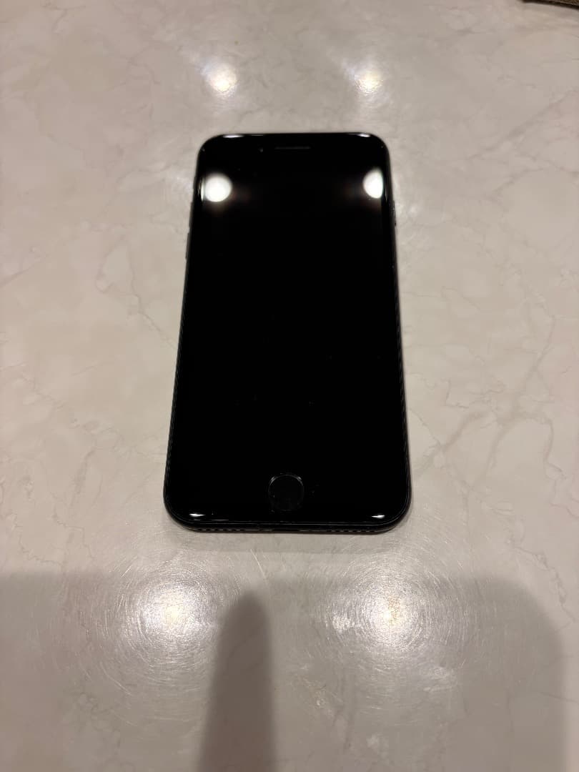 Apple iPhone SE 第二世代 ブラック 128GB 本体