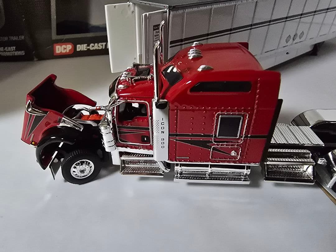 ミニカー DCP 1/64 Fleenor Brothers KW ICON 900