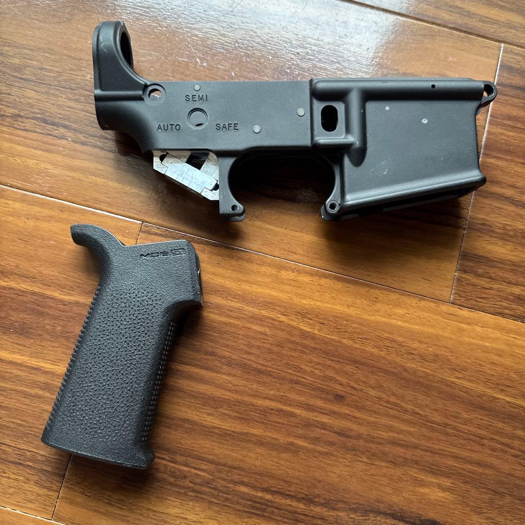 PTW用ロアーレシーバー + マグプル実物グリップ