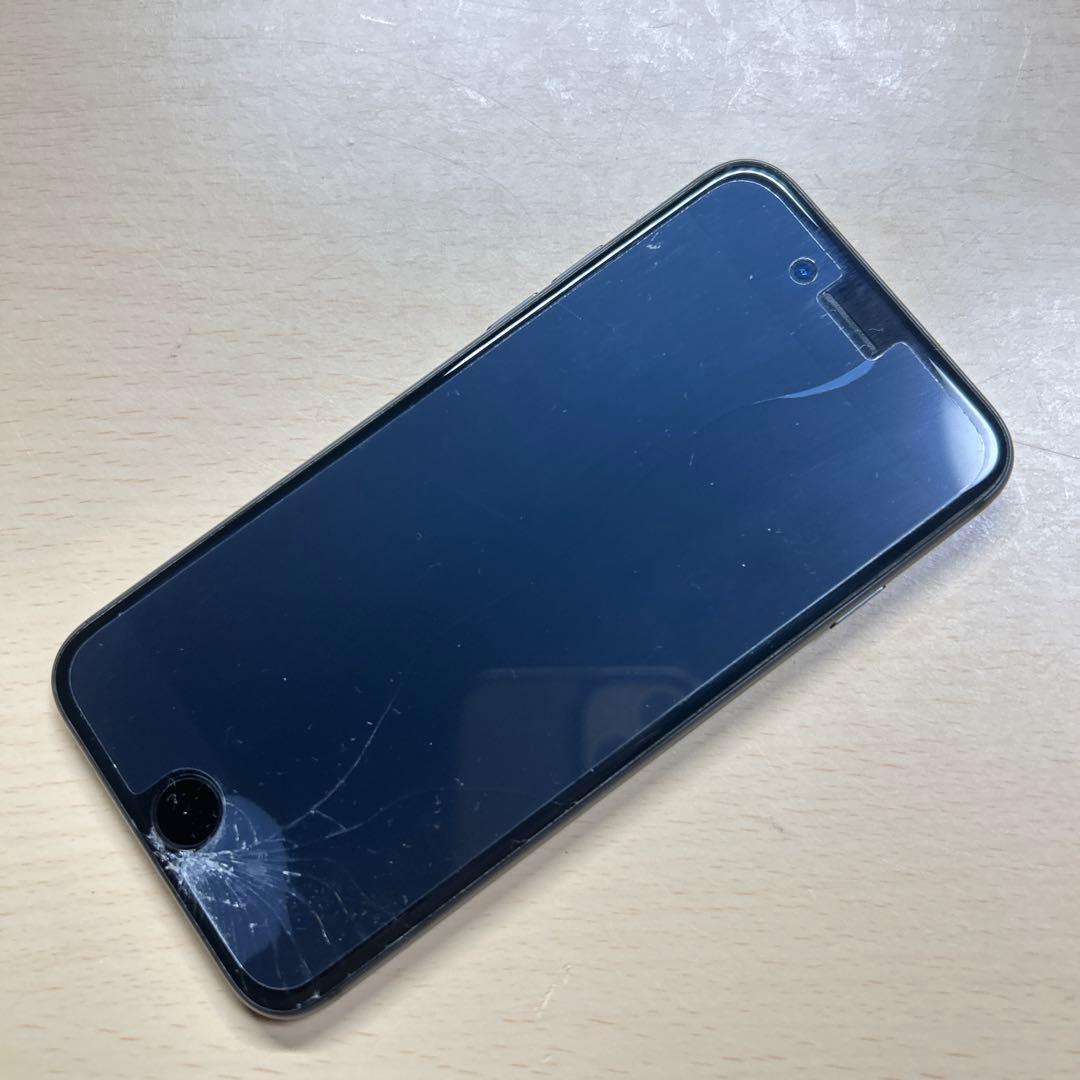 iPhone8 64GB SIMフリー　画面割れあり　バッテリー最大容量73%