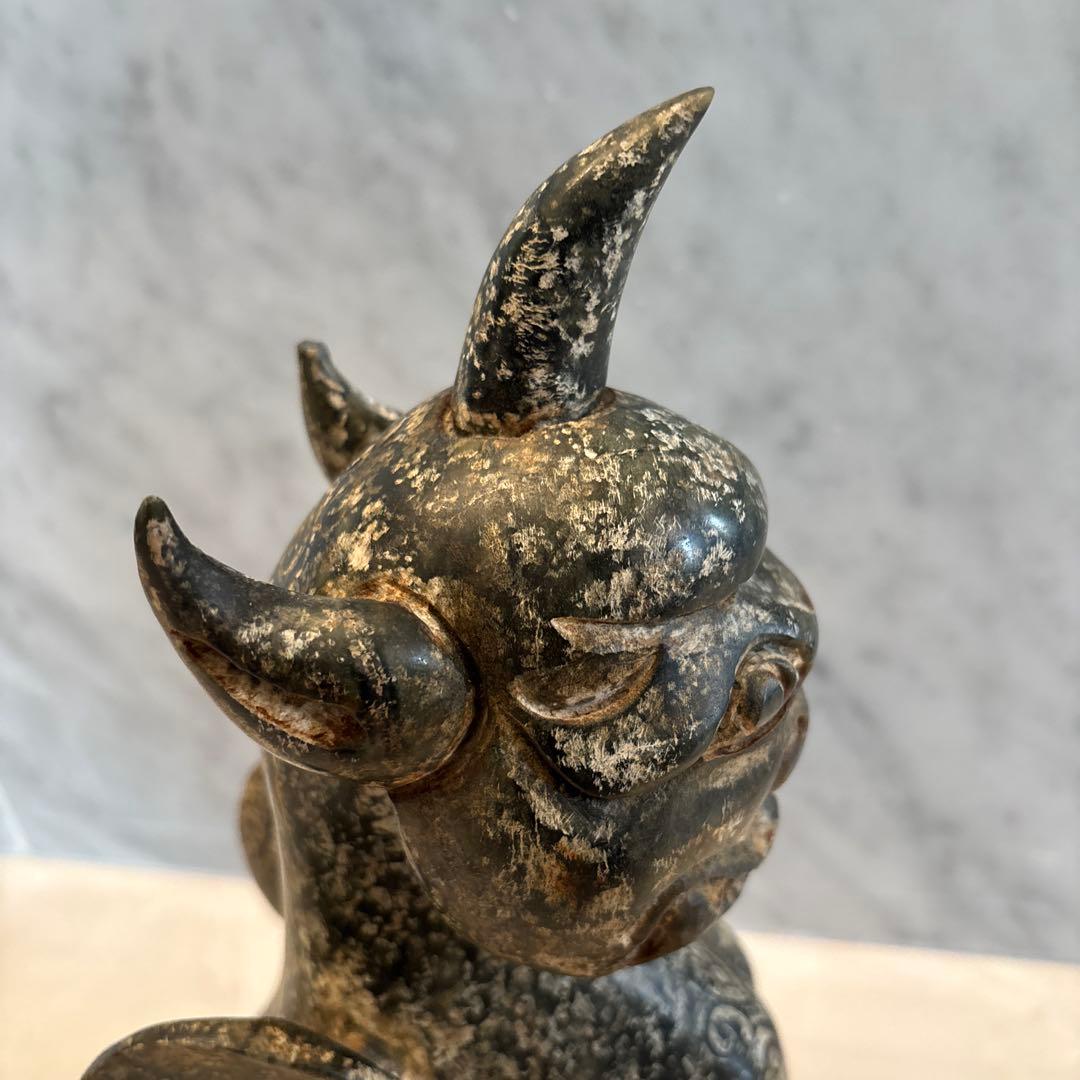 中国アンティーク　威厳のある姿が美しい幸運を呼び込む霊獣、麒麟の石製オブジェ