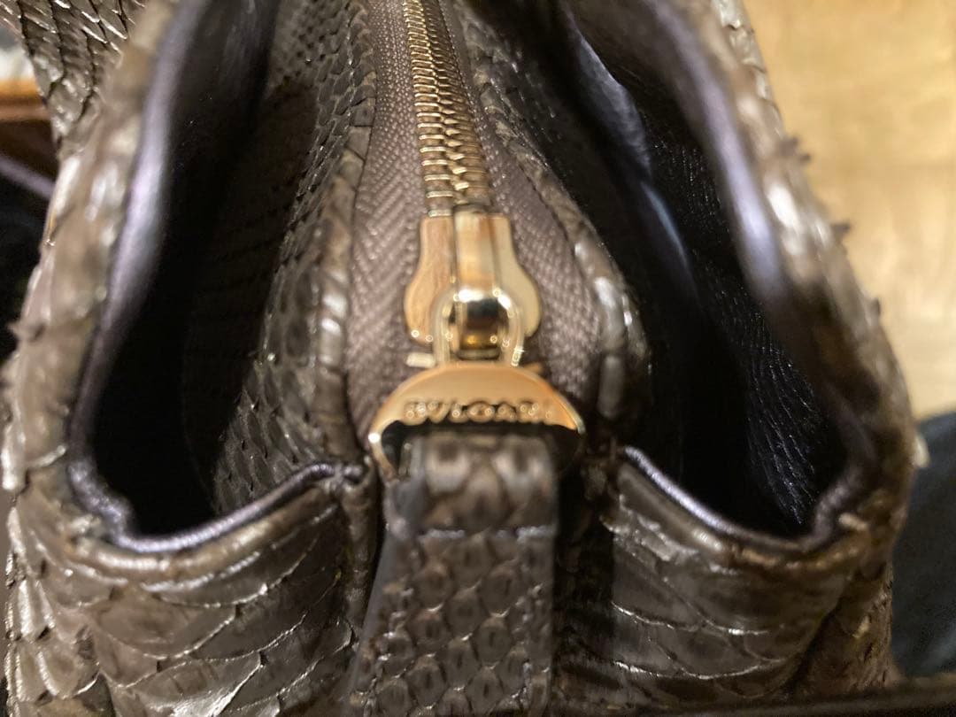 【超美品】ブルガリ パイソン バッグ　ストラップ、シリアルナンバー保存袋付き