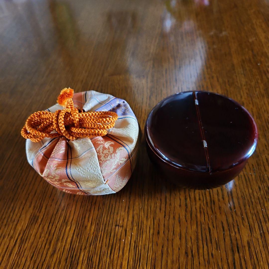 茶道具　割り蓋茶入れ　漆塗り　仕服