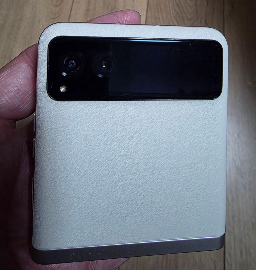 Motorola razr 40 バニラクリーム 256GB