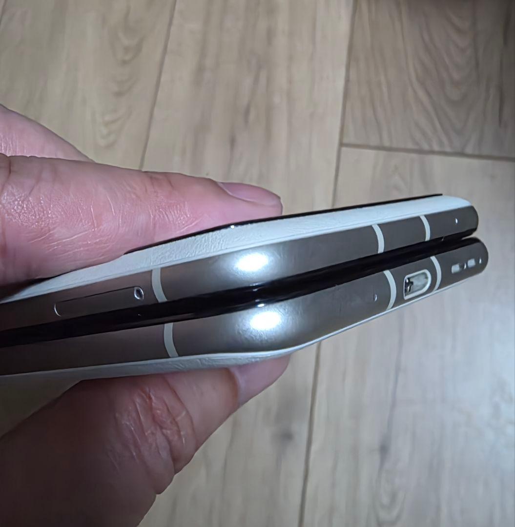 Motorola razr 40 バニラクリーム 256GB