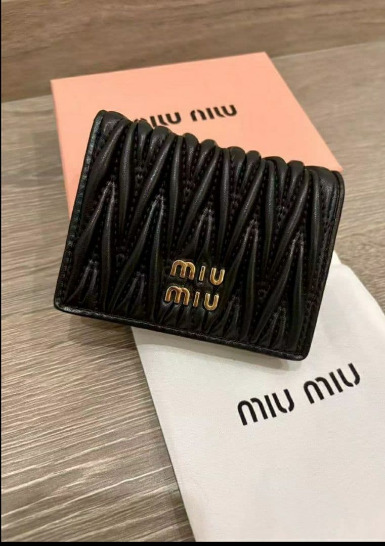 MIU MIU 二つ折り財布 黒