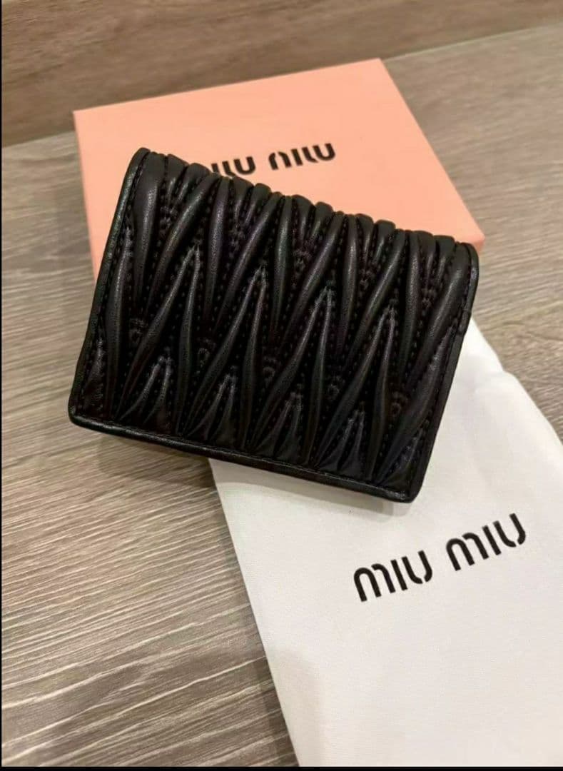 MIU MIU 二つ折り財布 黒