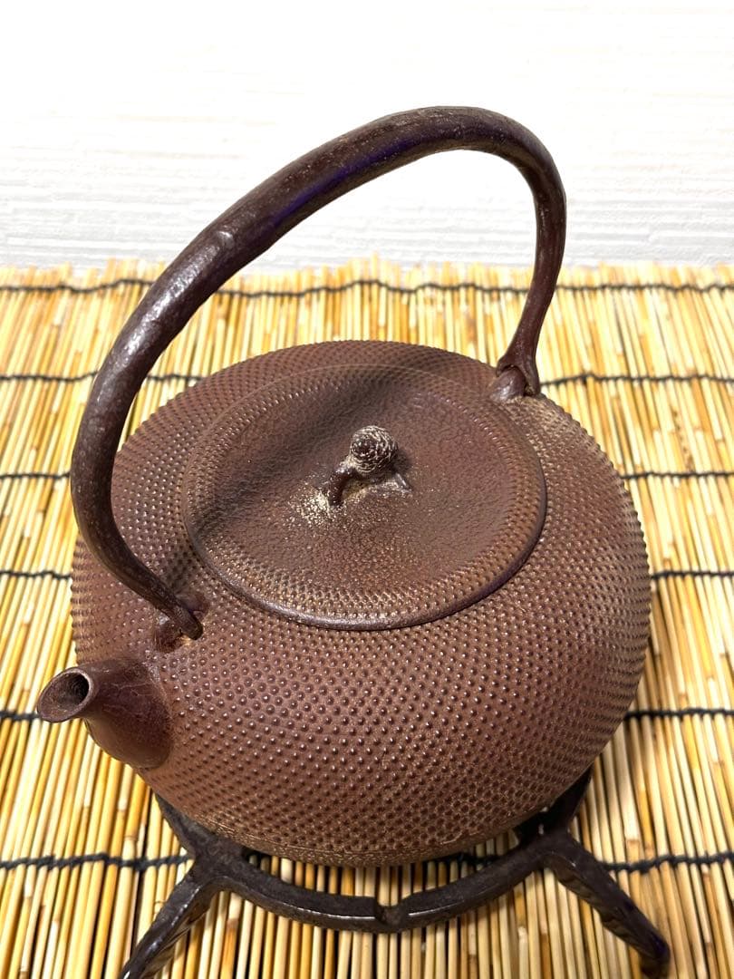 未使用品　南部銘　南部釜師造１２型アラレ　鉄瓶　南部鉄瓶　南部鉄器　鉄瓶