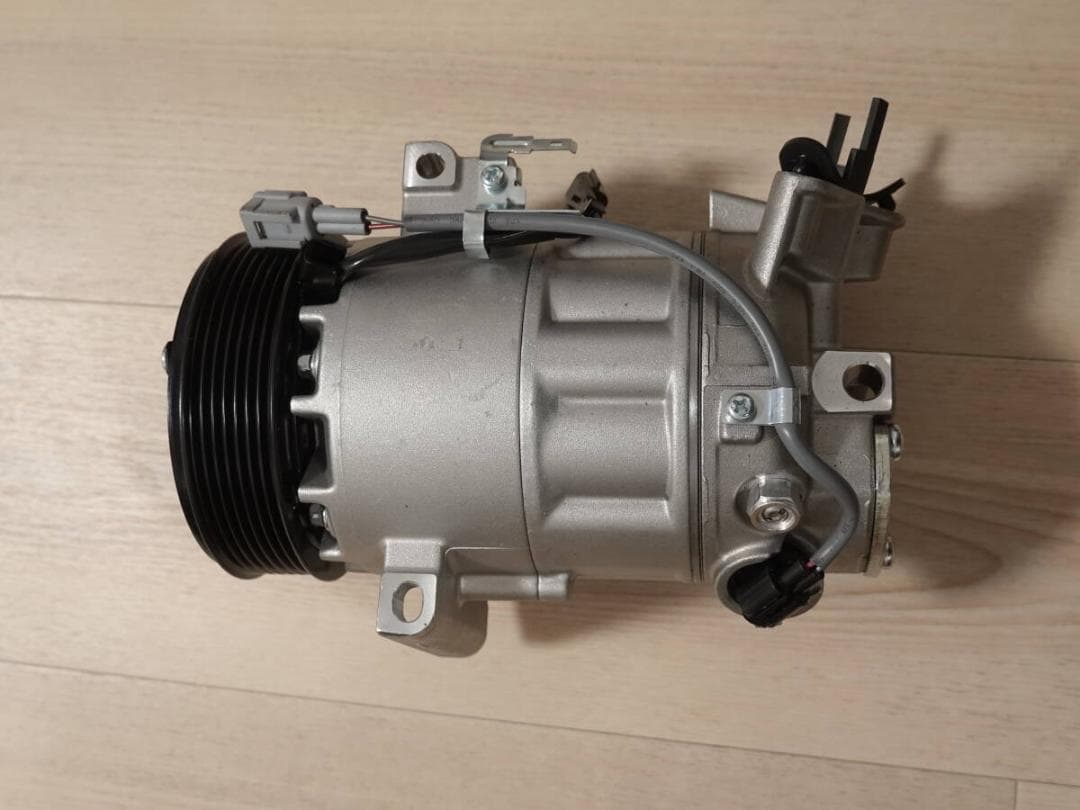 日産 セレナ ワゴン C26 エアコンコンプレッサー 92600-1VA0A