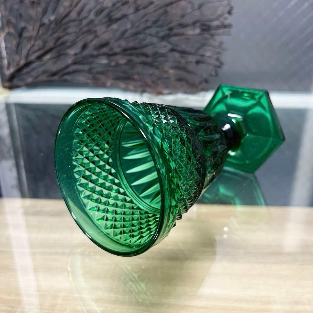 骨董　時代ガラス　上品プレス　ビリジアングリーン　ゴブレット　ワイングラス １客