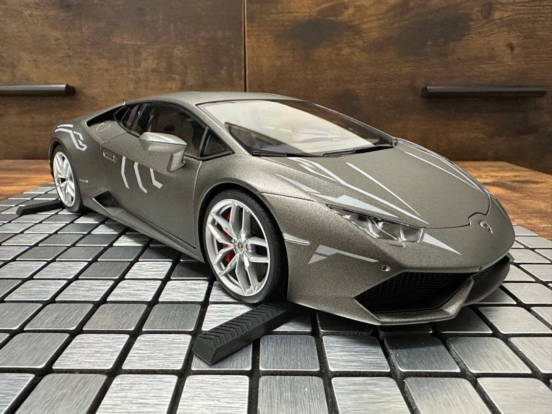 【カスタム】オートアート 1/ 18 ランボルギーニ ウラカン マットグレー