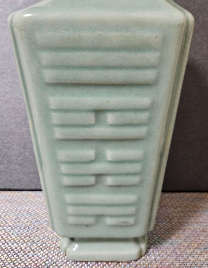 【時代古作品❗】青磁　算木文様　四方瓶 壺　花入れ　花生け　高さ 29.7cm