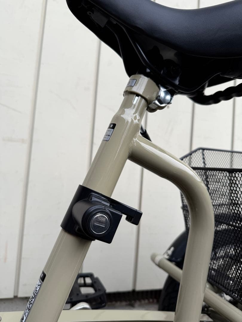ベージュ 三輪車 前後バスケット付き