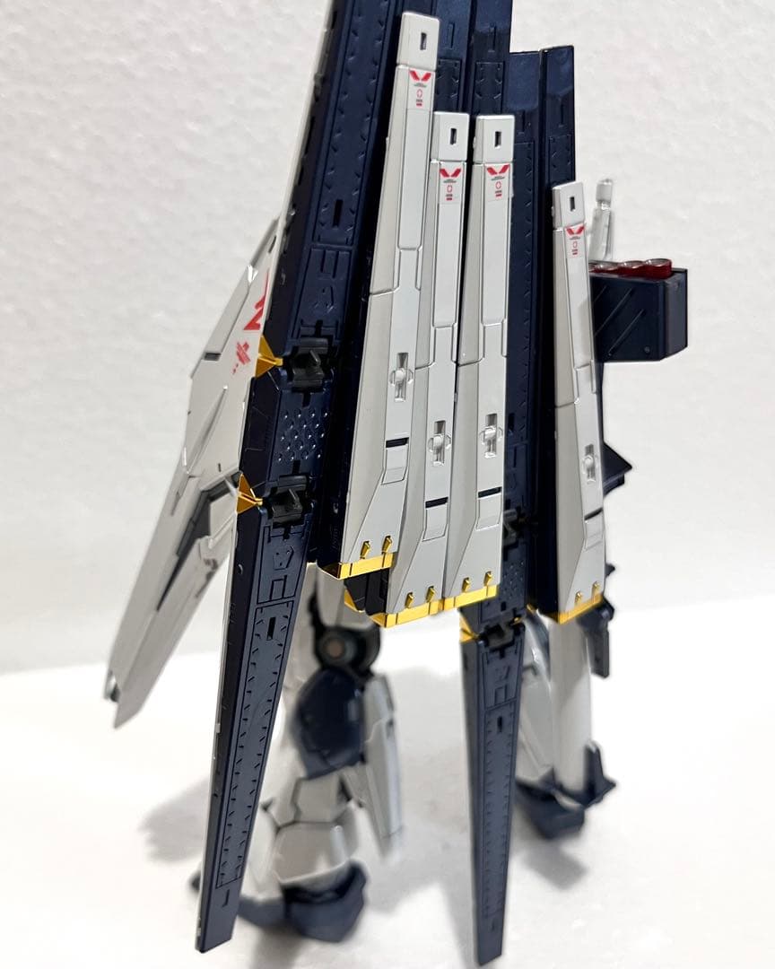 1/144 RG νガンダム チタニウムフィニッシュ 完成品