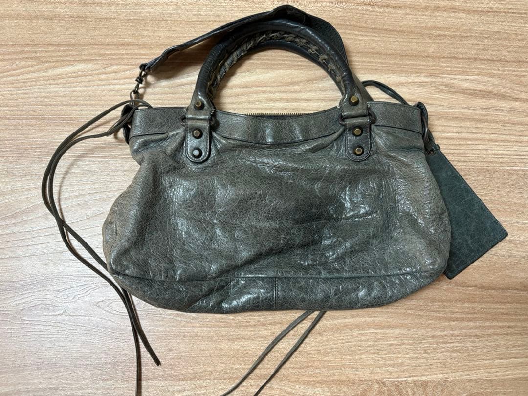 バレンシアガ　バッグ　グレー