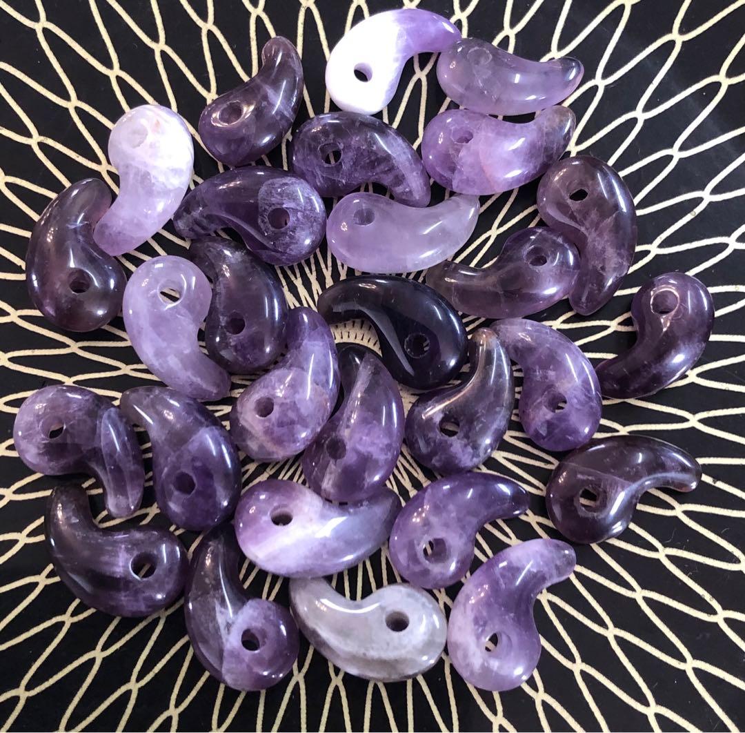 マガタマ天然石アメジスト小さい勾玉魔除けマガタマオブジェインテリア28点
