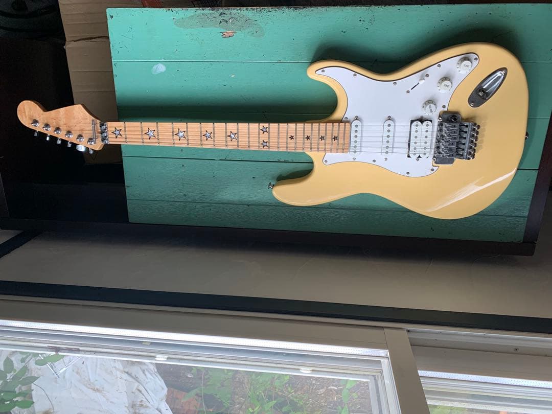 イエロー ストラトキャスタータイプ エレキギター新品弦付き