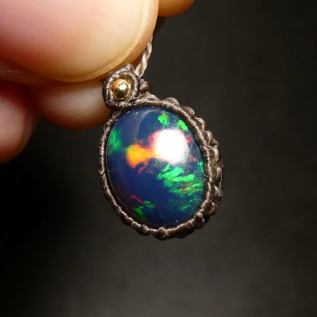 ブラックオパールとペリドットのマクラメネックレス