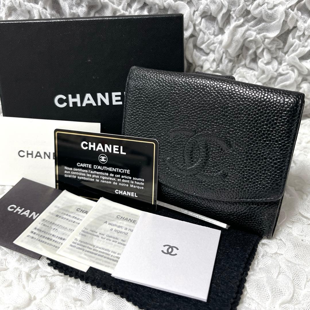 CHANEL ブラック 二つ折り財布　キャビアスキン　コンパクト　レザー　黒