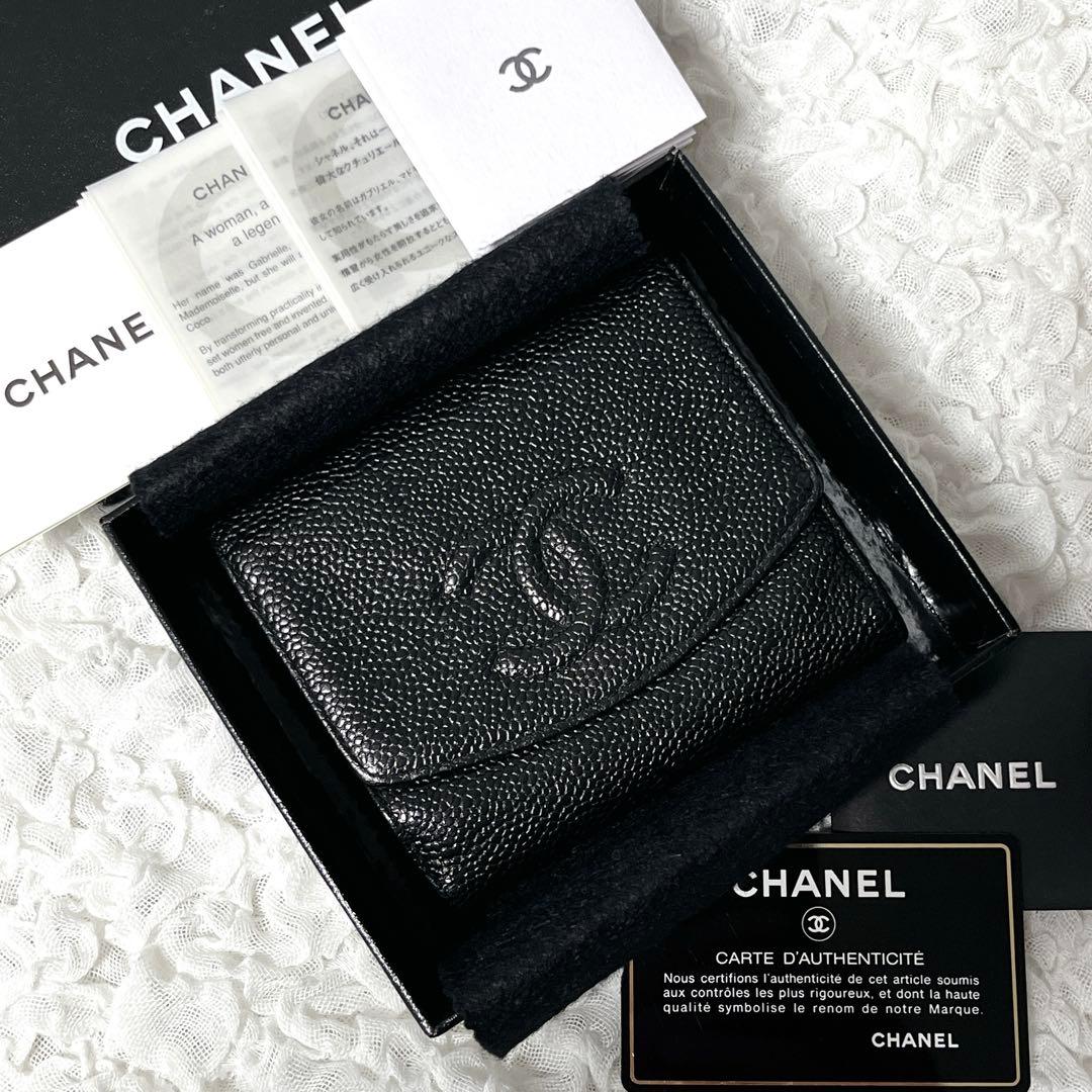 CHANEL ブラック 二つ折り財布　キャビアスキン　コンパクト　レザー　黒