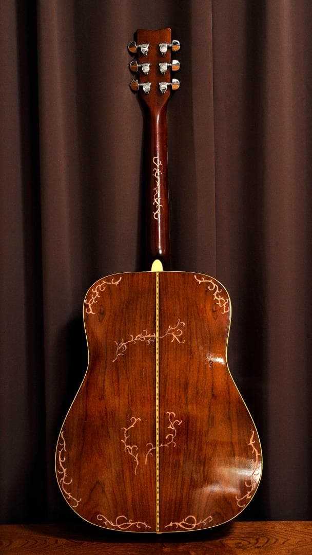 ★YAMAHA FGシリーズの奏でる華やかな場面で演出を高める【彫刻装飾ギター】