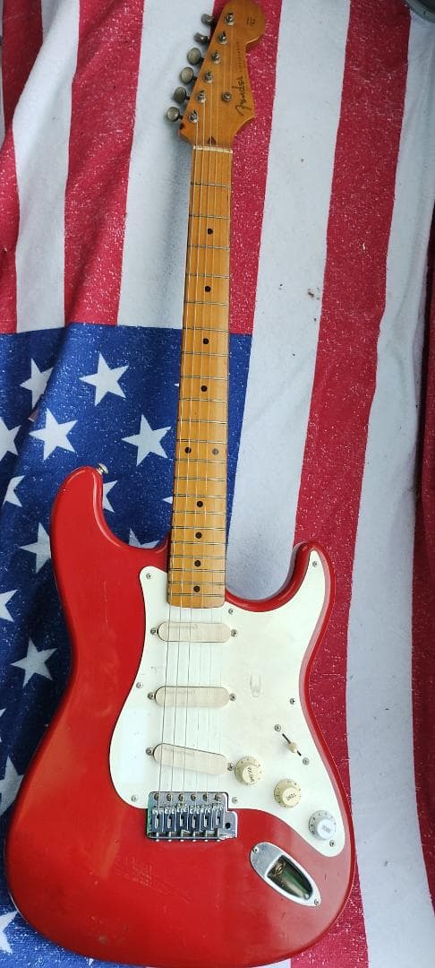 フェンダージャパン　レースセンサー付き ストラト