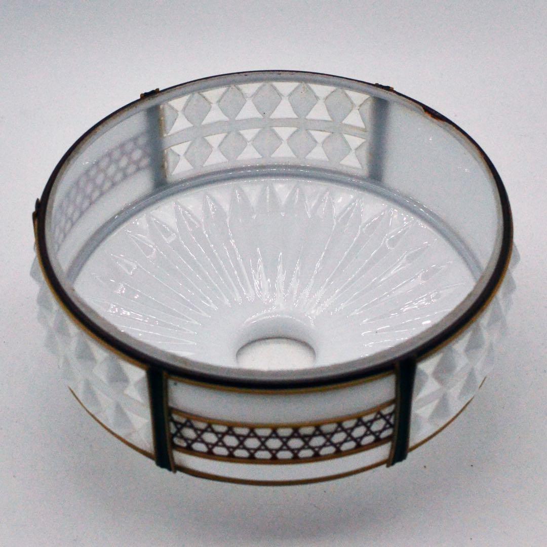 昭和レトロ　電笠 乳白ガラス　プレスガラス　セル巻き　幾何学 戦前〜昭和初期