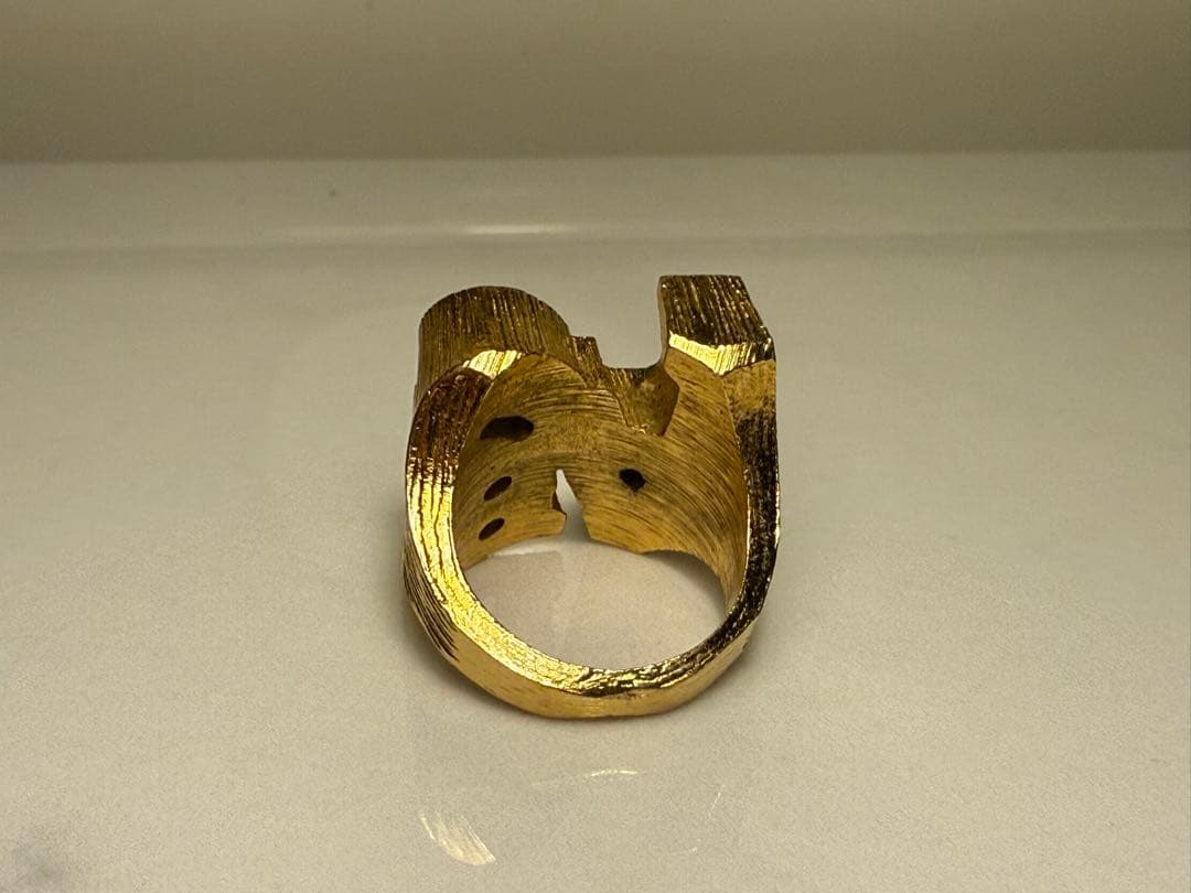 ロバート・インディアナ《LOVE》モチーフ ゴールドカラー リング