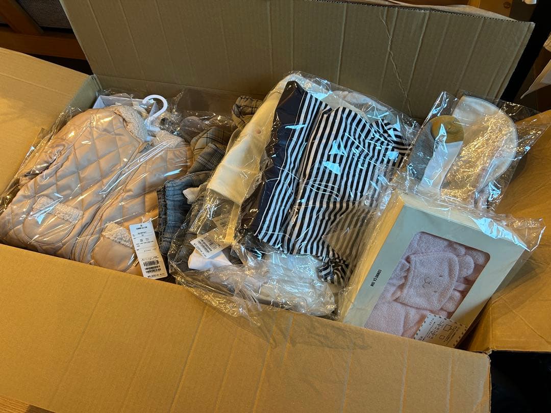 グッバイ1箱のみ気絶安ッ！コムサイズム ベビー キッズ 衣類&小物箱詰めアソート