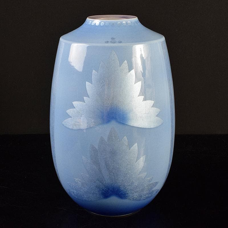 九谷焼　中田一於作　淡青釉裏銀彩　花文　壷　共布共箱　M　R7804B