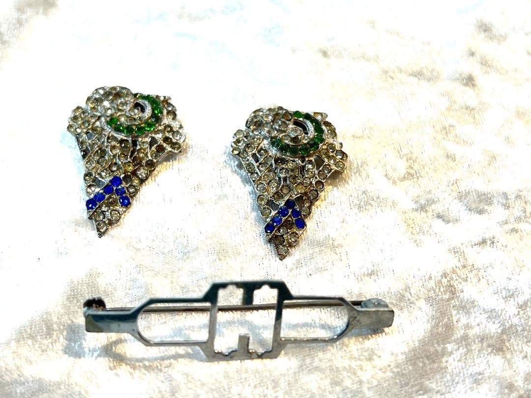 ダブルクリップブローチ　２つのクリップを組み合わせてあります。