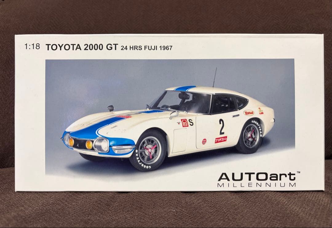 AUTOART TOYOTA 2000 GT ミニカー1:18