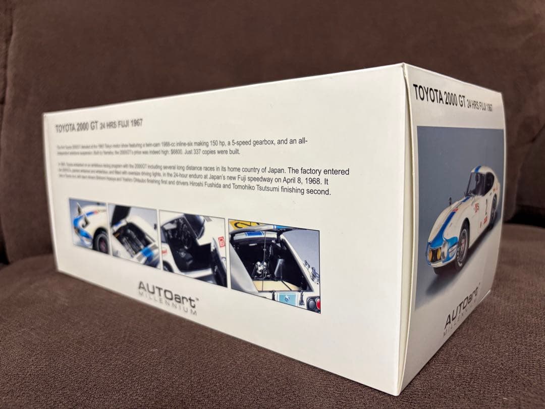 AUTOART TOYOTA 2000 GT ミニカー1:18