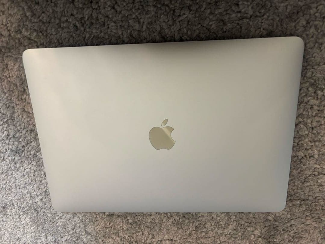 動作良好　MacBook Air 13.3 2020/8GB/シルバー
