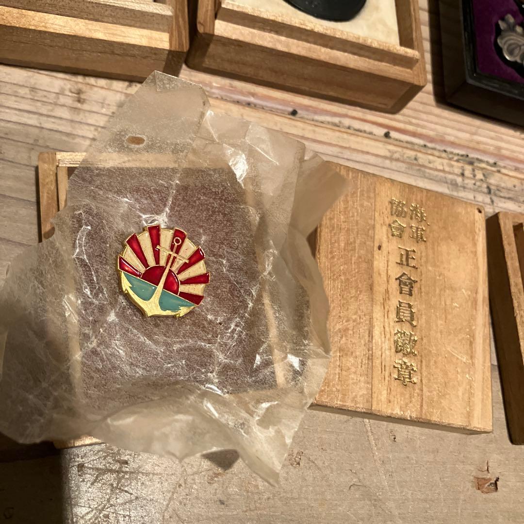 勲章まとめ 勲章 徽章 記章 バッジ 記念章勲章 勲八等白色桐葉章 詳細不明