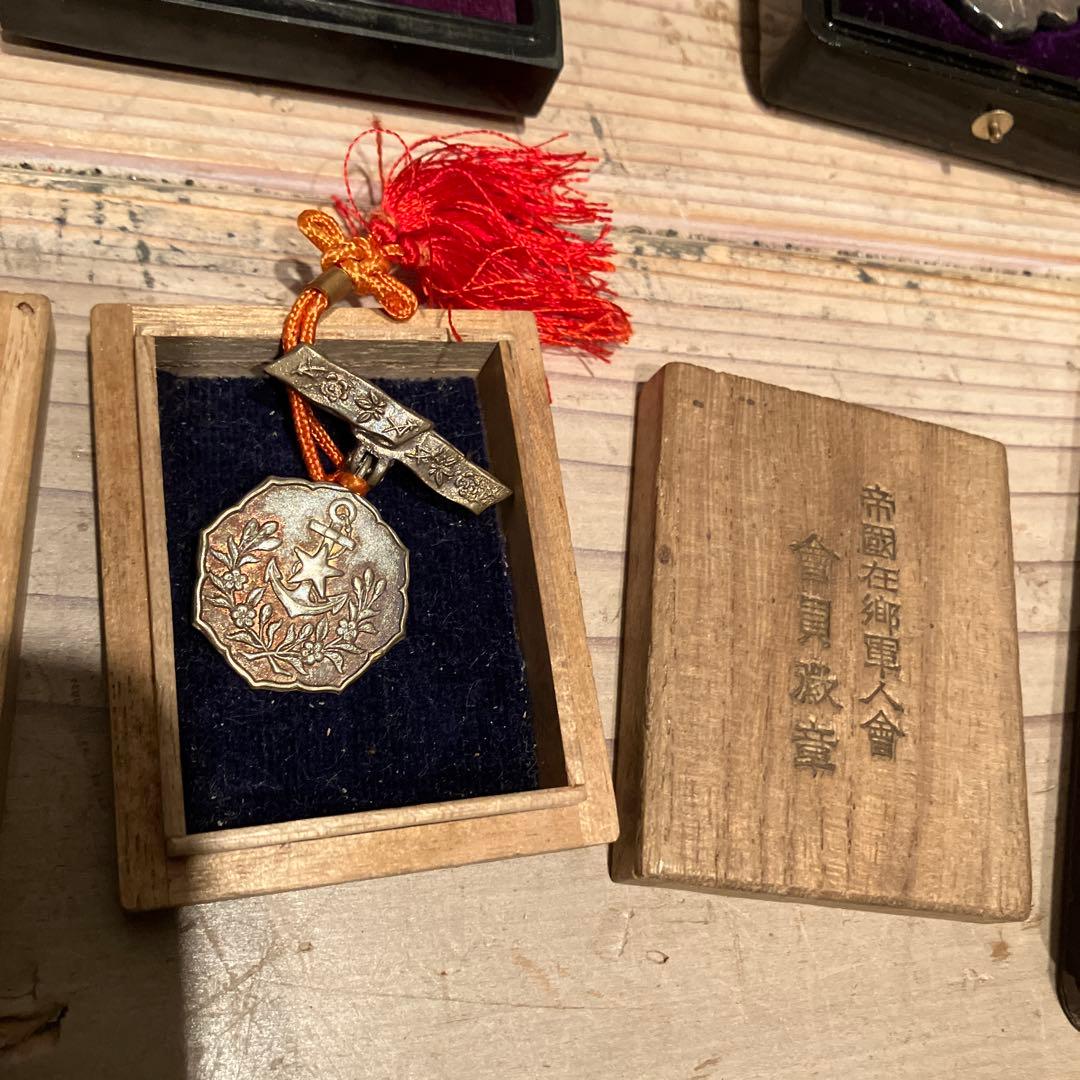 勲章まとめ 勲章 徽章 記章 バッジ 記念章勲章 勲八等白色桐葉章 詳細不明