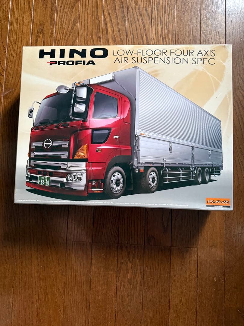 アオシマ　ヘビーフレイト　HINO PROFIA 低床四軸エアサスペンション