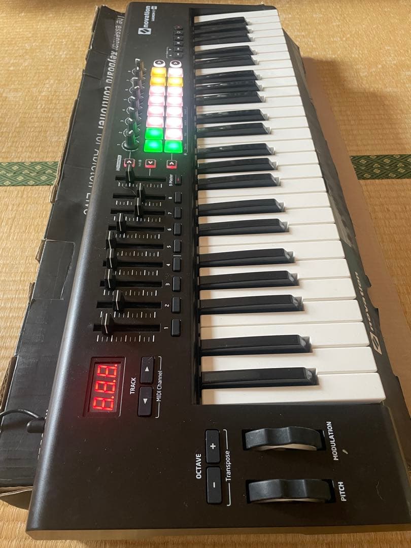 Novation Launchkey 49 MIDIキーボード