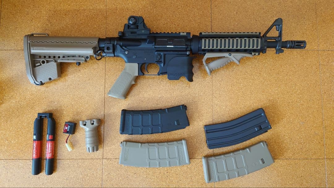 次世代電動ガン 東京マルイ CQB-R (F.D.E.) 、付属品多数